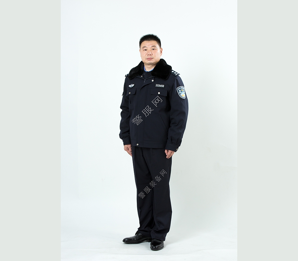 河池警察冬执勤服