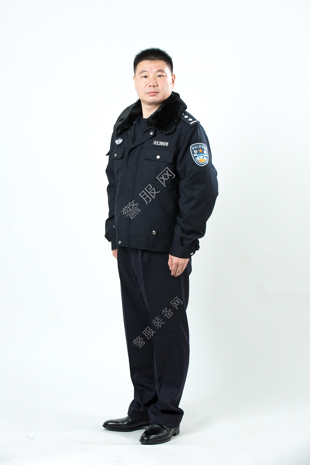 交警冬执勤服