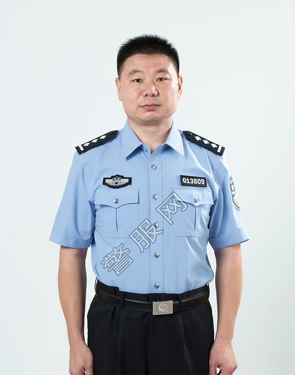 警察服装上的马甲有什么作用