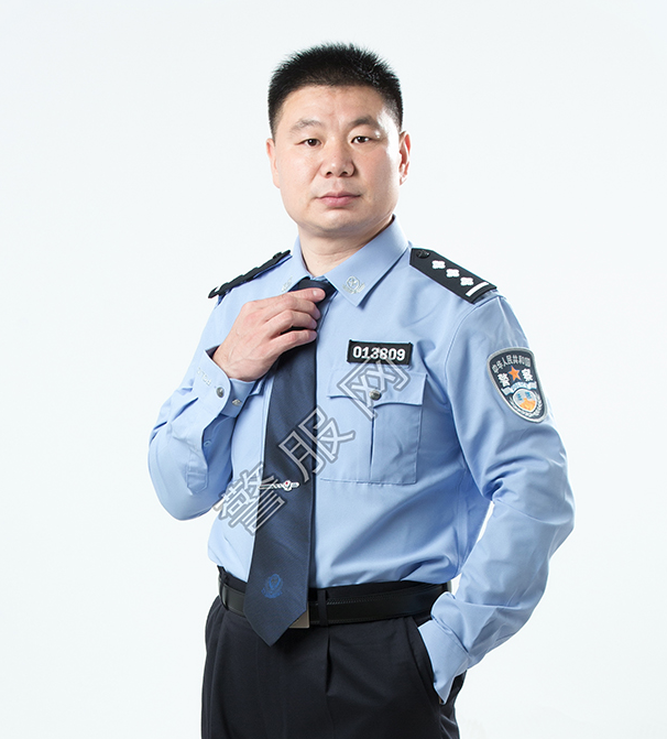 警察服装上的马甲有什么作用